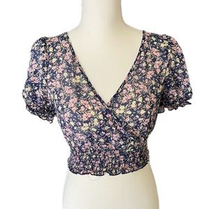 Timing floral Sheer Cropped short sleeve with smocking womens size Medium